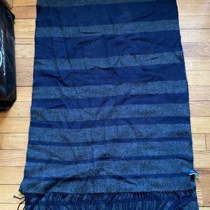 GAP women’s striped scarf
